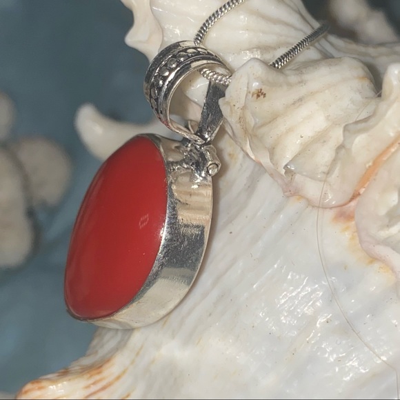 Italian Coral vintage handcrafted pendant - Picture 3 of 5